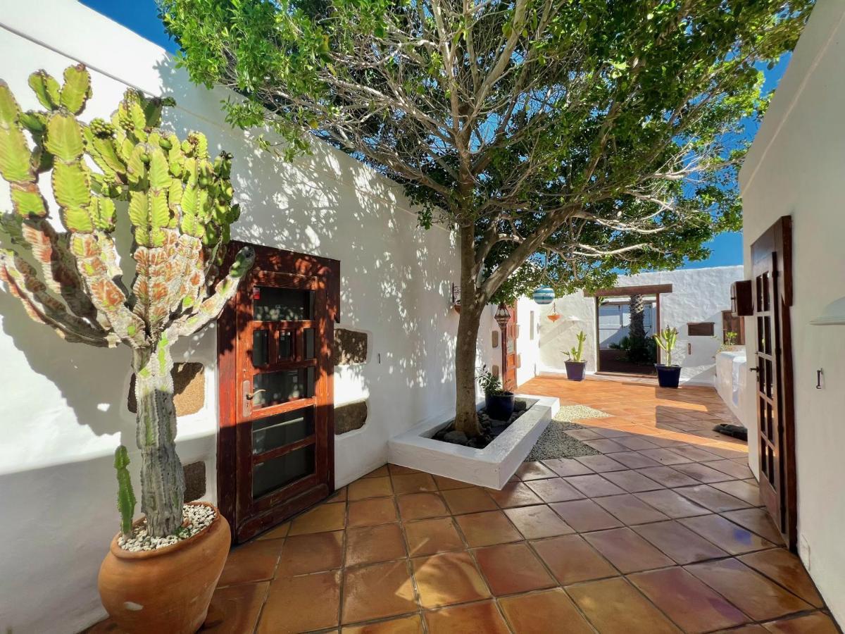 Stylish Getaway With Secluded Patio In Lava Finca Uga Luaran gambar