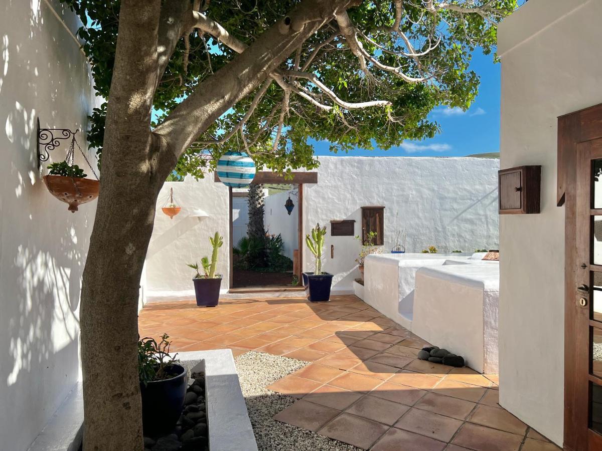 Stylish Getaway With Secluded Patio In Lava Finca Uga Luaran gambar